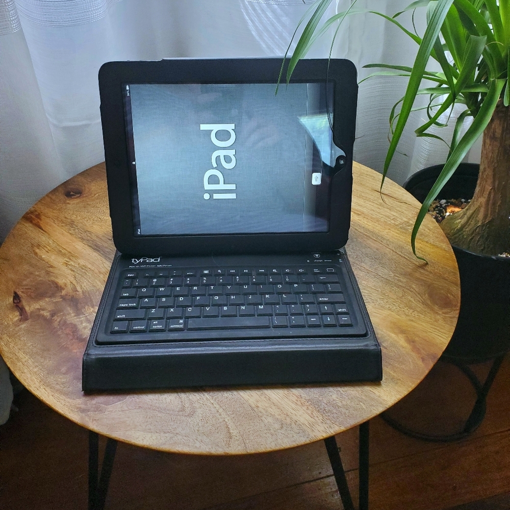 Silver 1st generation 64GB iPad, factory reset.